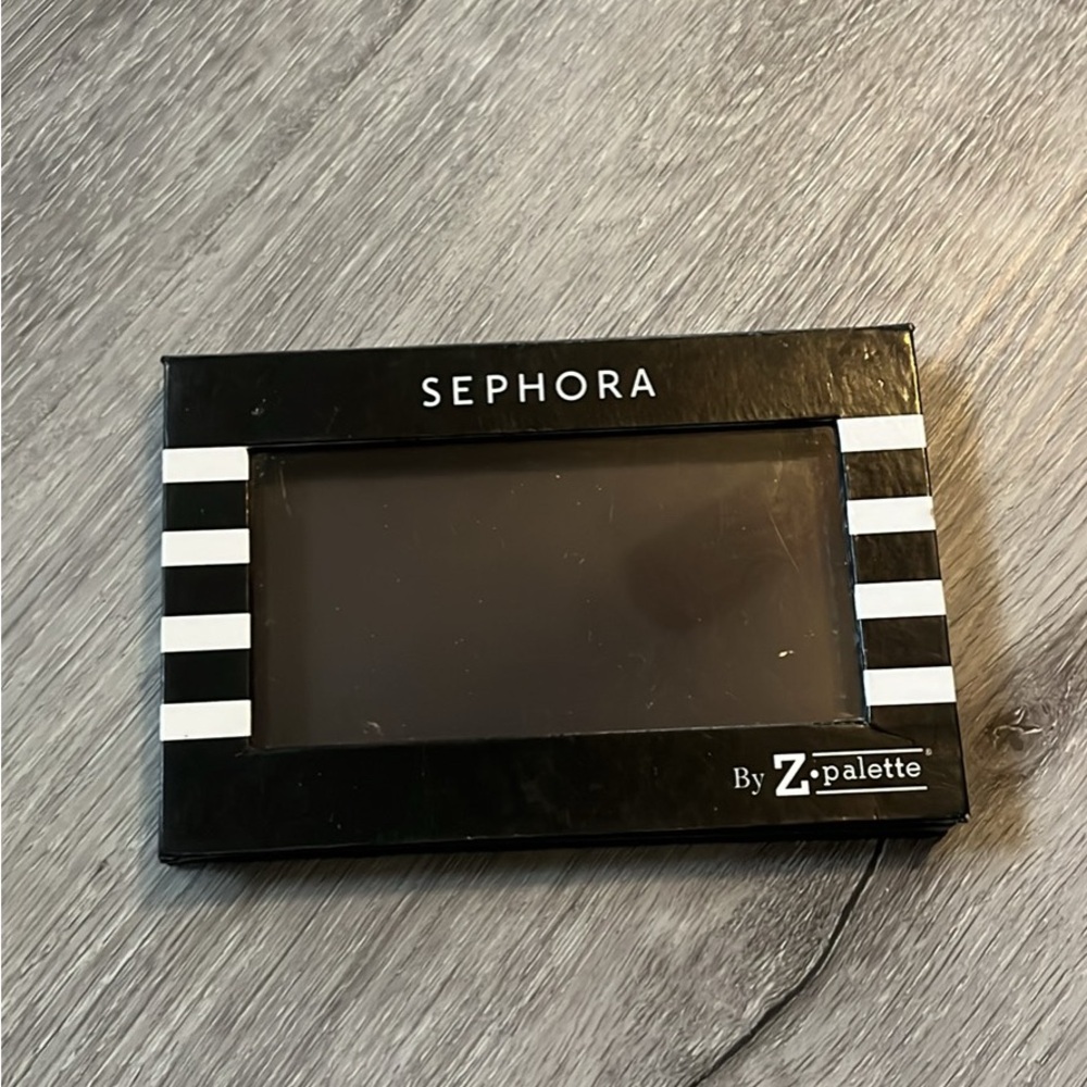 Sephora Z Palette Black and White Stripes
